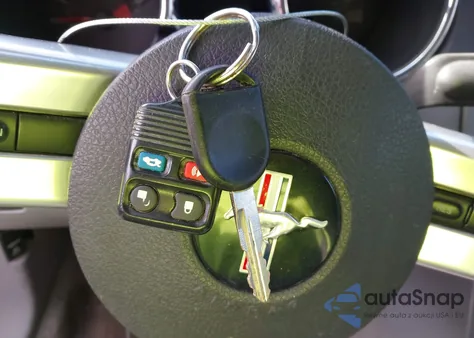 2006 Ford Mustang V6 z USA, uszkodzony, nr VIN 1ZVFT80N865125428